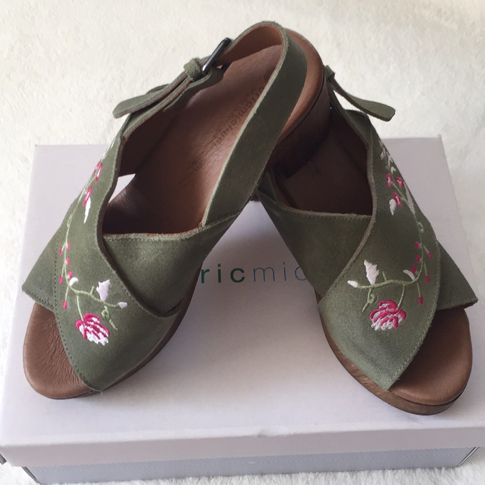 Eric Micheal Linden Green Sandals, Size 9